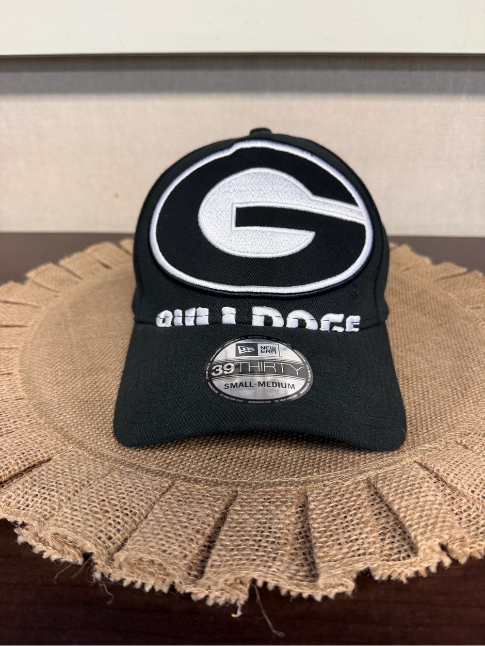 New Era Black and White 39THIRTY Cap with 'G' Patch